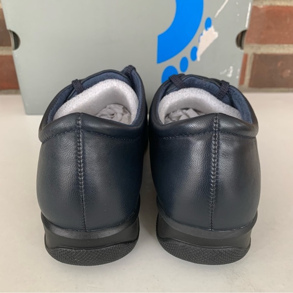 Softwalk Topeka navy blue leather lace up sneakers Women’s US 6 N Narrow width - Picture 7 of 10